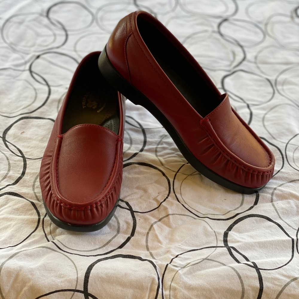 SAS Shoes
1550-009
Women's
SIMPLIFY RED SZ 8 WW